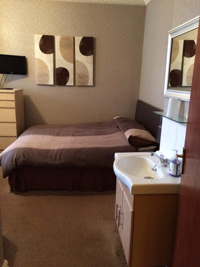 Melrose Guest House Whitley Bay Esterno foto